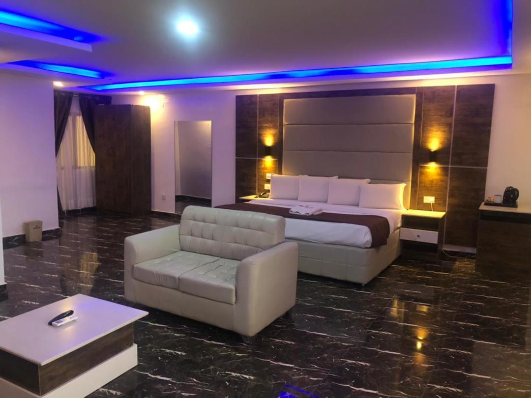 Presken Hotels @Fajodd-4 อีเคจา ภายนอก รูปภาพ