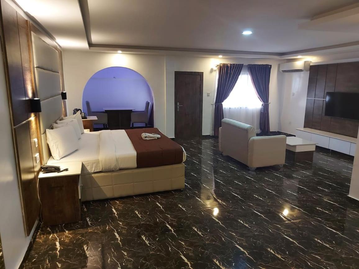 Presken Hotels @Fajodd-4 อีเคจา ภายนอก รูปภาพ