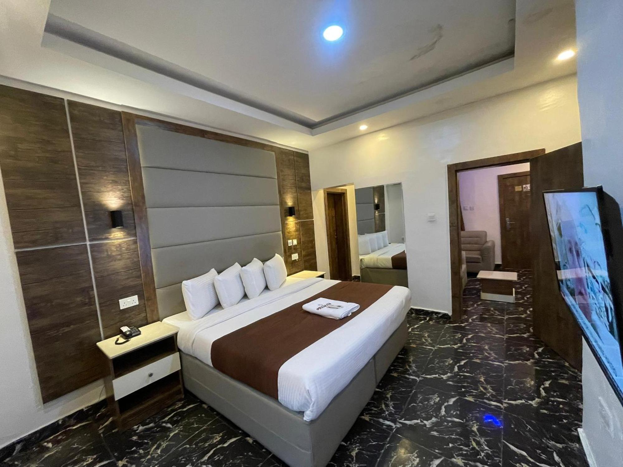 Presken Hotels @Fajodd-4 อีเคจา ภายนอก รูปภาพ