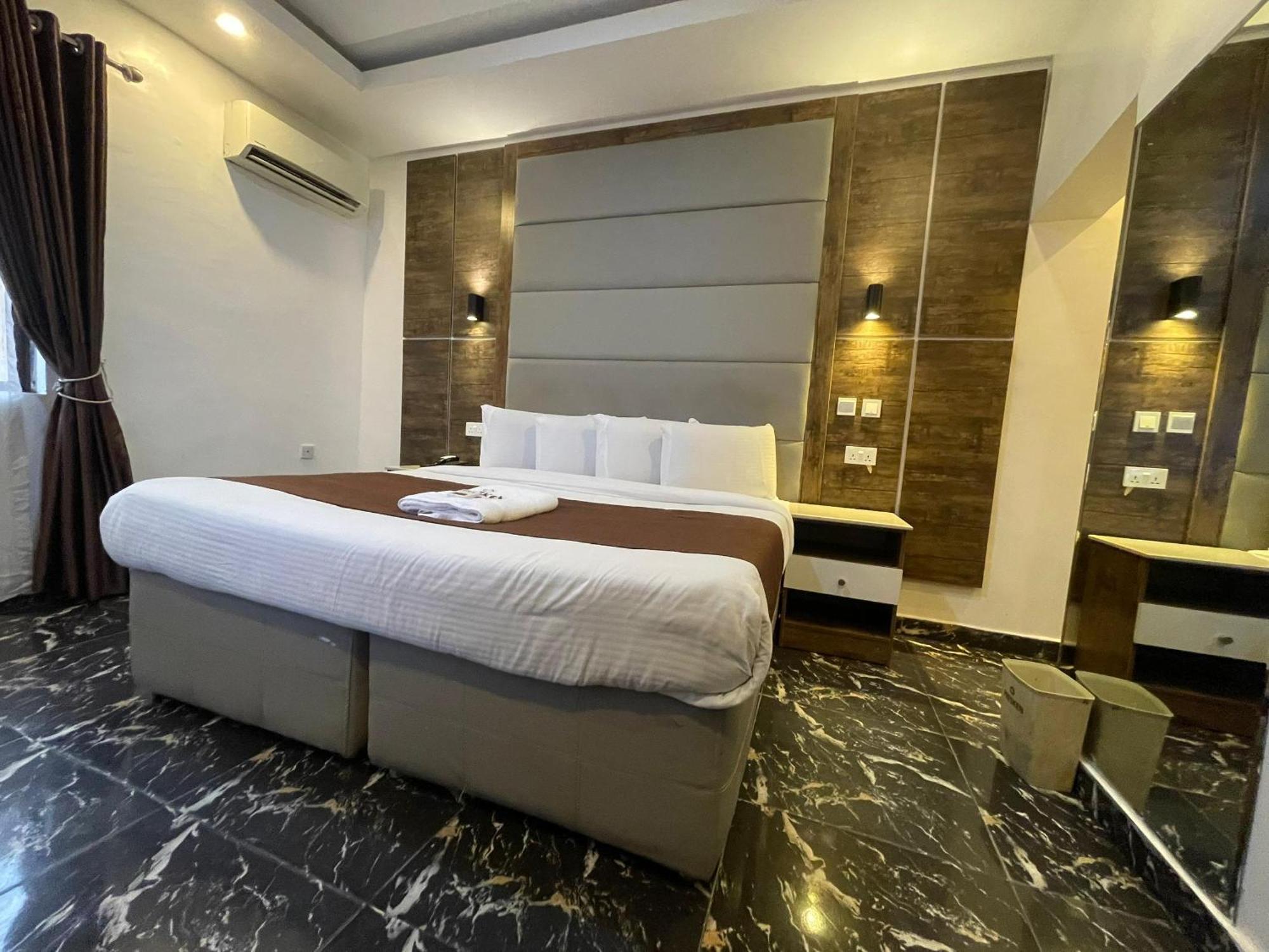 Presken Hotels @Fajodd-4 อีเคจา ภายนอก รูปภาพ